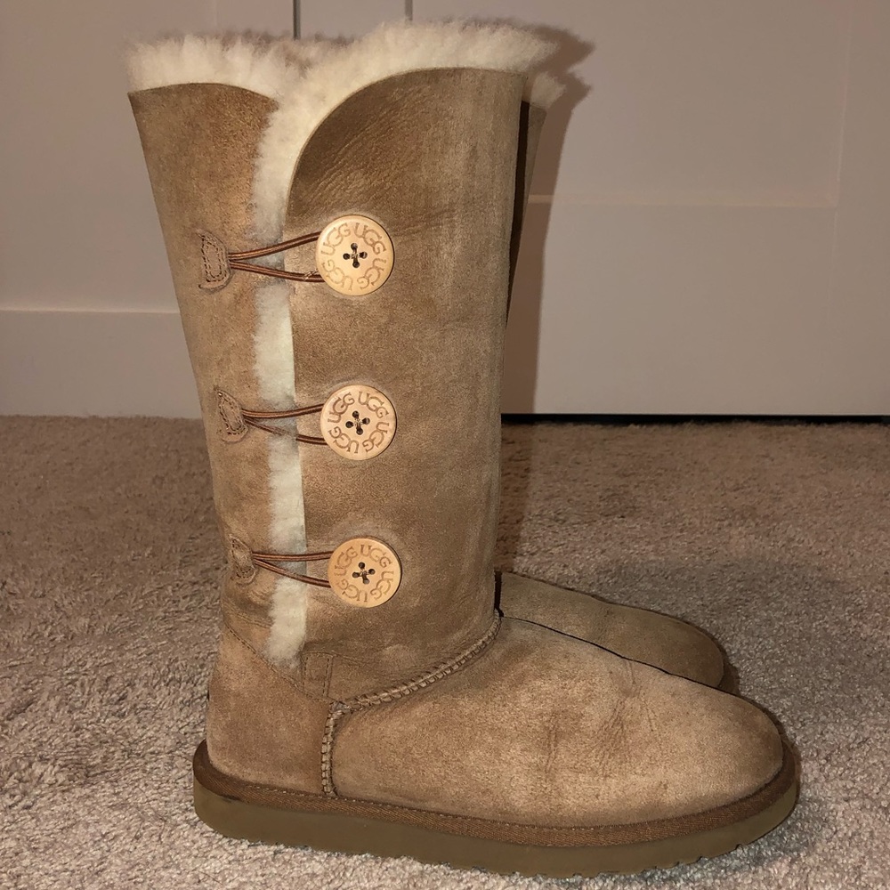 UGG BAILEY BUTTON TRIPLET II BOOT